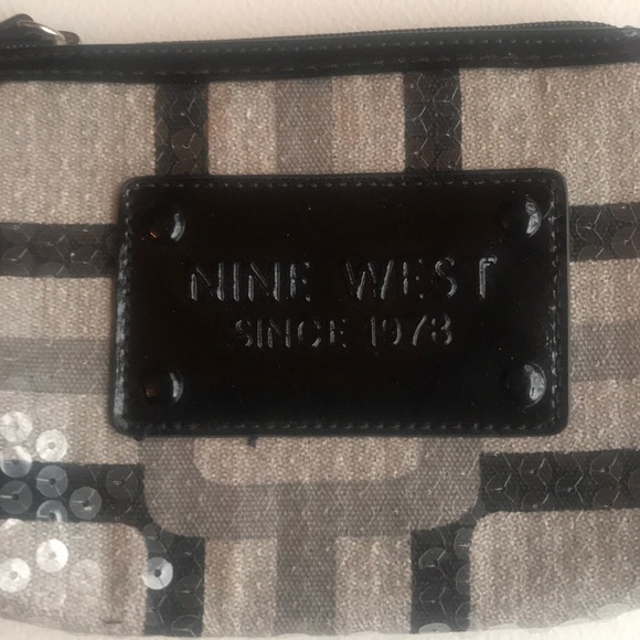 Nine West wristlet - Picture 5 of 5